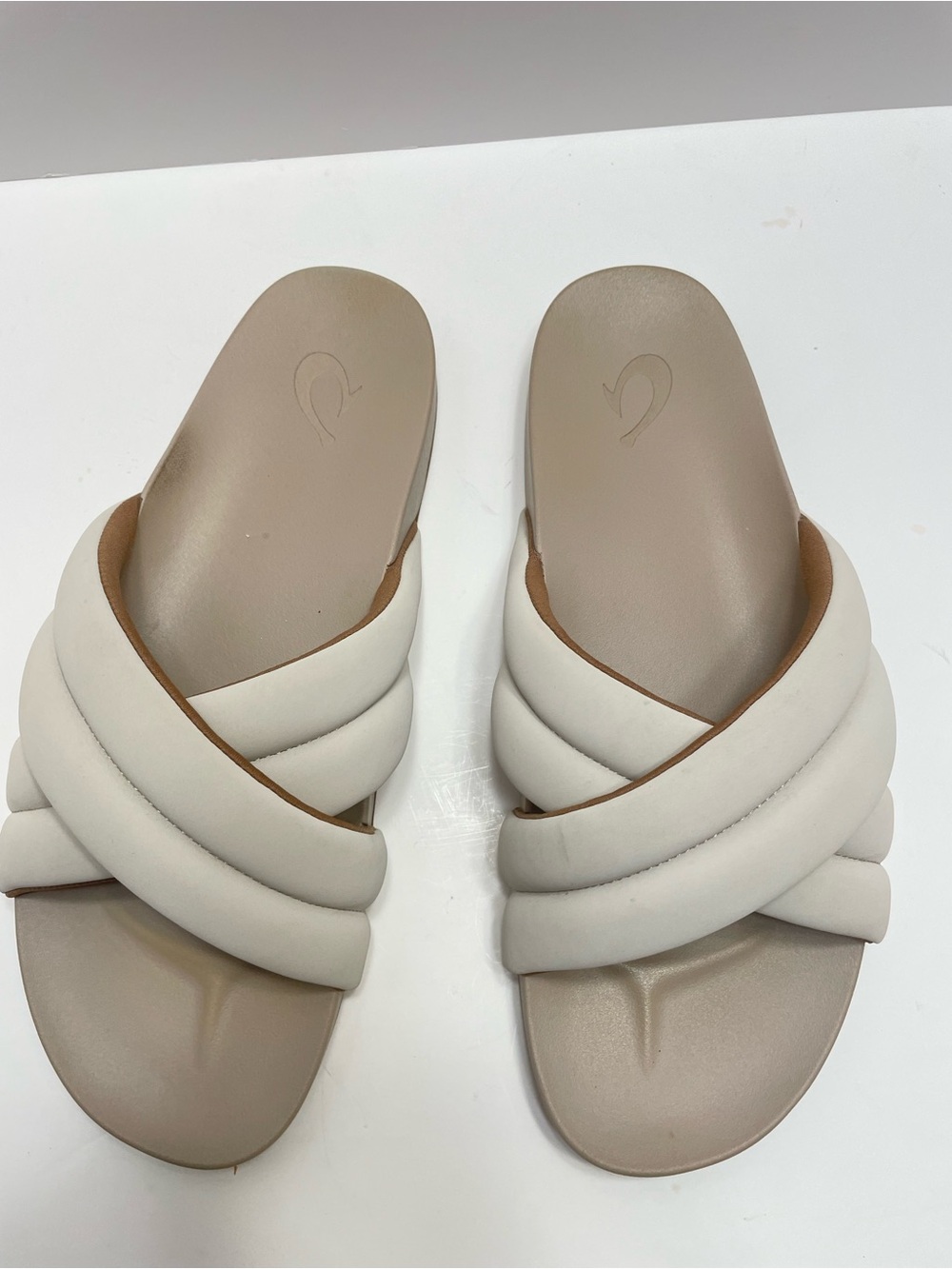 OluKai Women's Quilted Crisscross Hila Slide Sandals - Cream and Tan